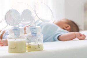 Trẻ không dung nạp đường lactose trong sữa mẹ