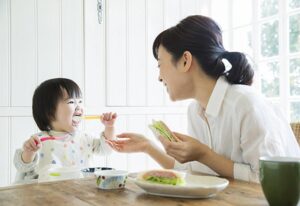 Có nên cho trẻ ăn quá lâu?