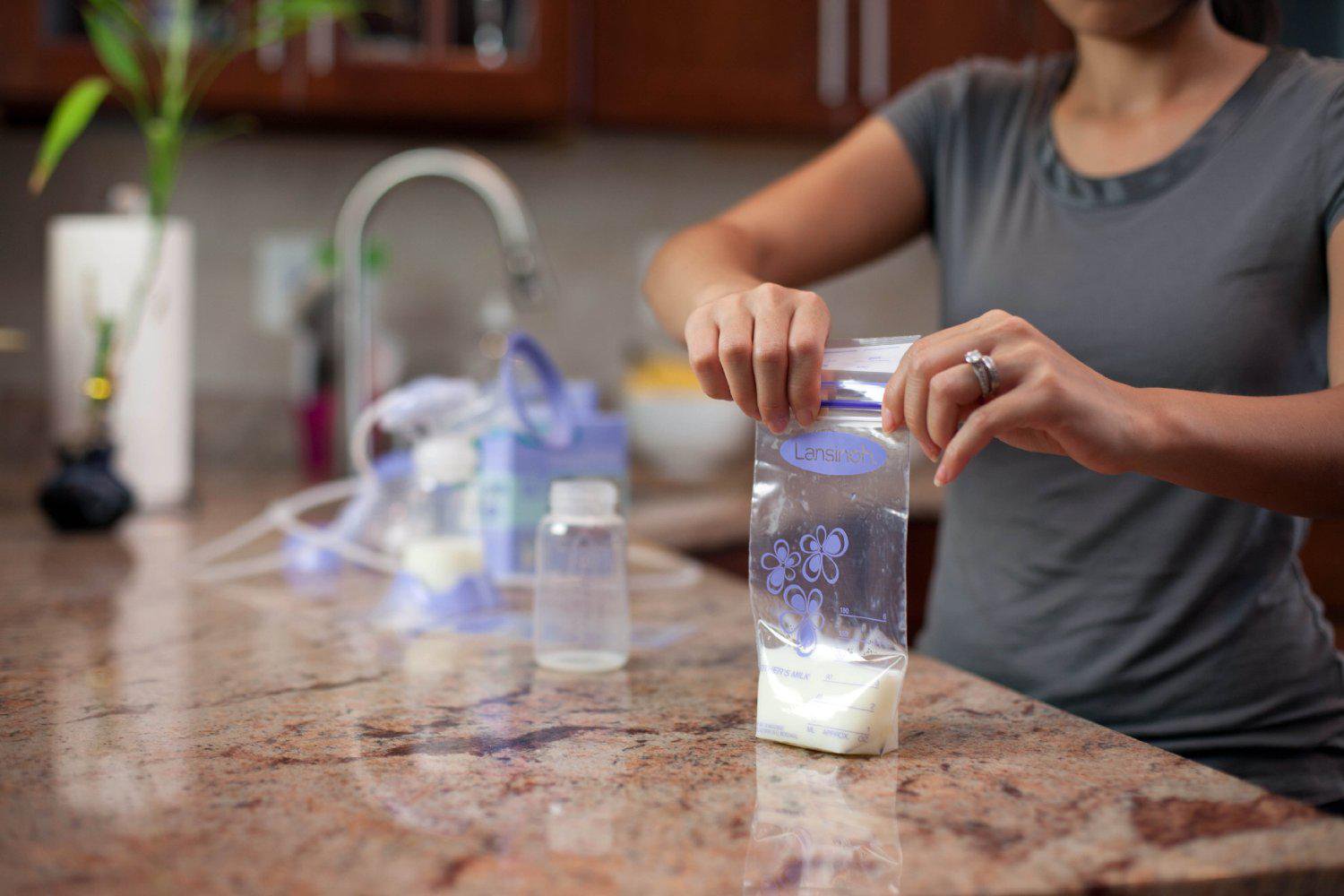 Sữa mẹ lưu trữ tối đa được bao lâu?