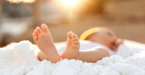 Tắm nắng cho trẻ đến mấy tháng tuổi có thể dừng?