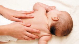 Vì sao nên massage cho trẻ sơ sinh?