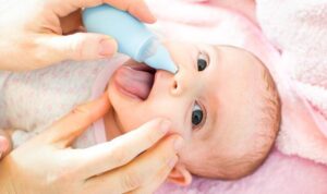 Cách làm sạch đờm trong họng cho trẻ sơ sinh