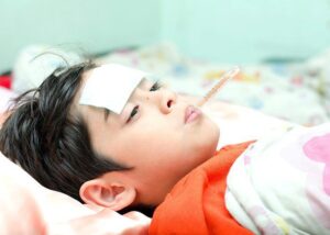 Trẻ bị nôn sốt đi ngoài: Cảnh giác bệnh tiêu chảy