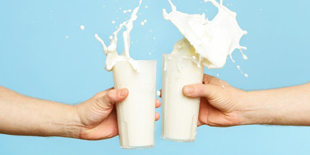 Uống sữa nhiều có gây dậy thì sớm không?