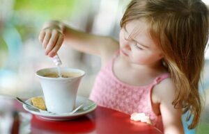 Trẻ em uống cafe có tốt không?