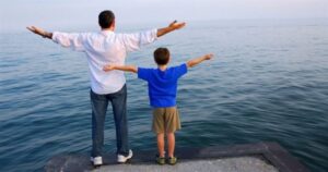 Vai trò của người cha khi nuôi dạy con trai khỏe mạnh về mặt tình cảm