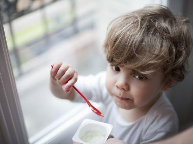 Trẻ ăn nhiều sữa chua có tốt không?