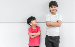 Trẻ thấp lùn do thiếu hormone tăng trưởng