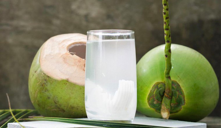 Có nên cho trẻ em uống nước dừa?