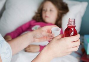 Trẻ em uống nhiều thuốc hạ sốt có sao không?