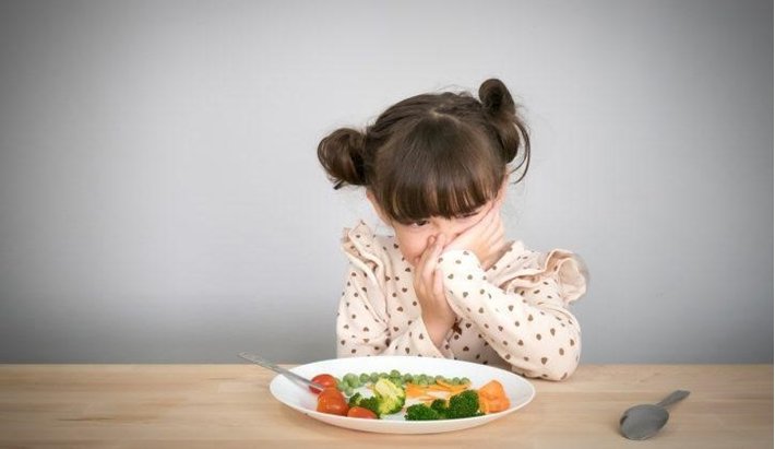 Bữa ăn kéo dài quá 30′ – Coi chừng trẻ càng biếng ăn
