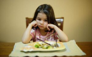 Suy dinh dưỡng và chậm phát triển trí tuệ ở trẻ