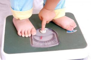 Trẻ suy dinh dưỡng không tăng cân gây hậu quả gì?