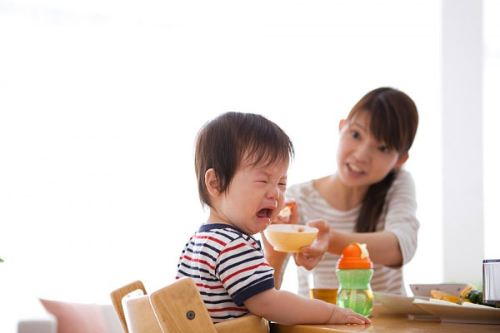 Em bé biếng ăn sinh lý phải làm sao?