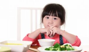 Vì sao điều trị biếng ăn ở trẻ lại khó khăn?