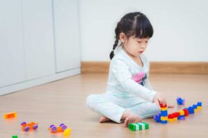 Làm thế nào để cha mẹ có thể chơi cùng trẻ 2 tuổi?