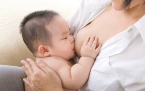Nuôi con bằng sữa mẹ có thể có lợi cho đường ruột của trẻ