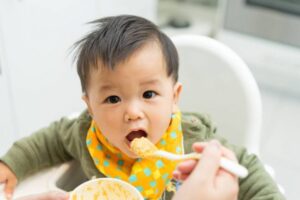 Lịch trình ăn, ngủ tham khảo cho trẻ 7-8 tháng tuổi