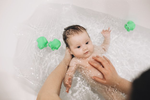 Tắm cho trẻ sơ sinh thế nào cho đúng?