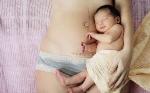 3 tháng đầu sau sinh (tam cá nguyệt thứ 4): Thách thức với hầu hết các bà mẹ mới sinh