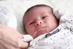 Các yếu tố dễ gây sặc sữa ở trẻ sơ sinh
