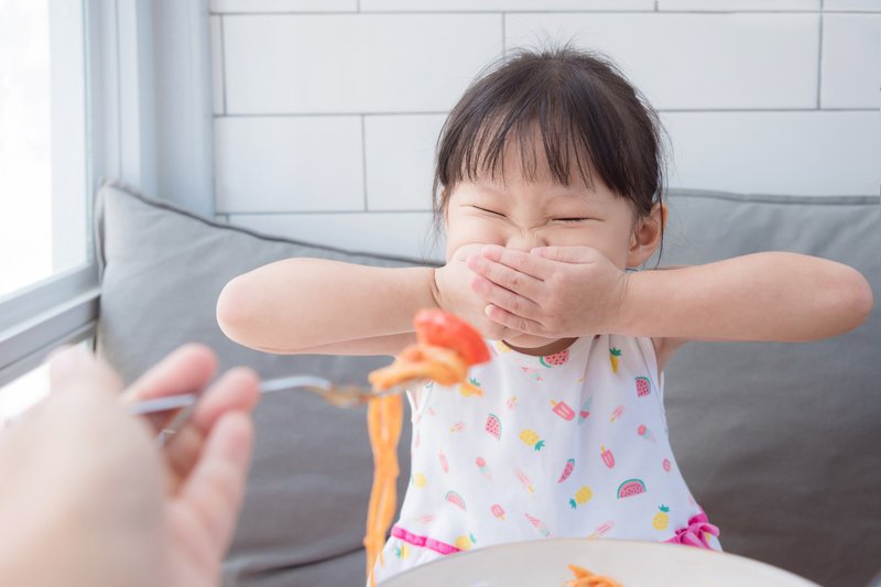 Sai lầm của cha mẹ khiến trẻ biếng ăn, chậm lớn, thấp còi