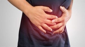 Đau bụng quanh rốn, thỉnh thoảng đau thương vị và có triệu chứng ợ hơi kèm đi phân nhầy là dấu hiệu của bệnh lý gì?