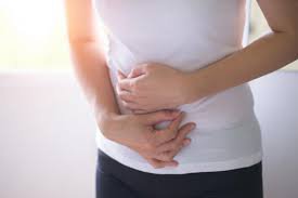 Thường xuyên đau bụng trên rốn, dưới mạn sườn trái và lan ra sau lưng kèm ợ hơi nên uống thuốc gì và điều trị thế nào