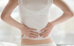 Nữ giới đau thắt lưng điều trị như thế nào?