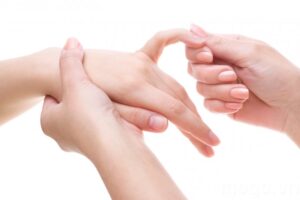 Các ngón tay có thể hồi phục sau đứt dây thần kinh giữa tay trái không?