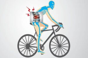 Đau lưng, đau dây thần kinh tọa có tập xe đạp được không?