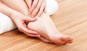 Có dị vật ổ khớp cổ chân phải điều trị thế nào?