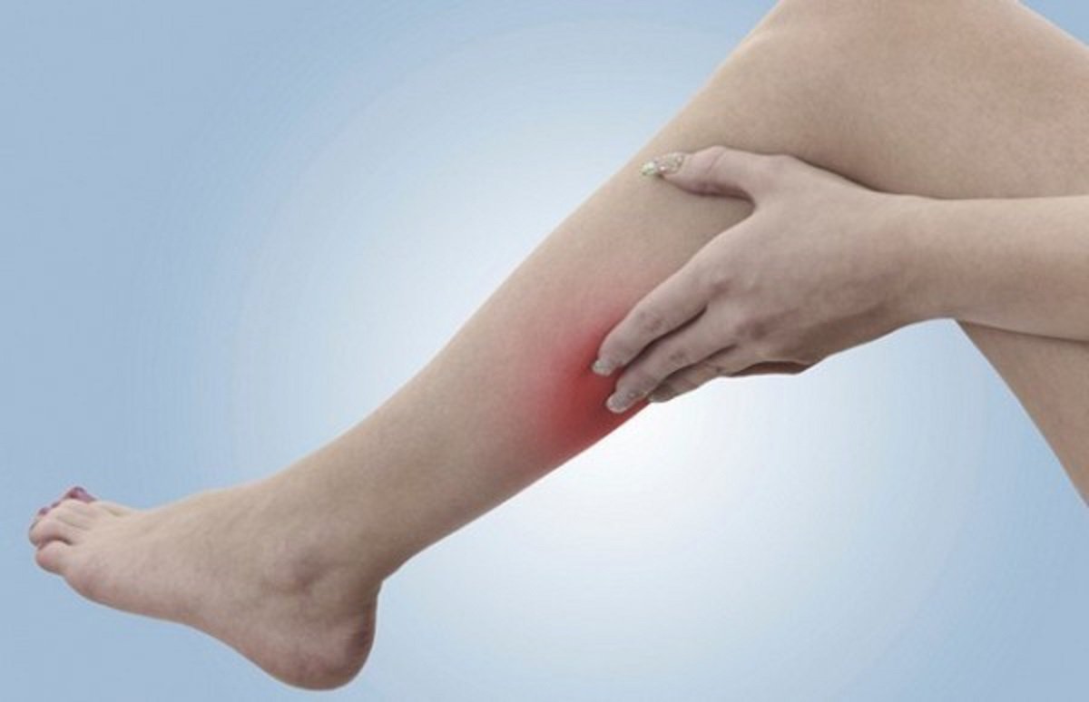 Vận động mạnh bị đau nhức chân khi tháo đinh vỡ mâm chày nên làm  gì?