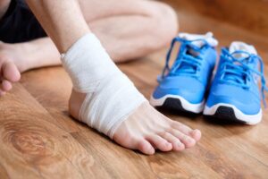 Sau bong gân, trật khớp cổ chân bao lâu thì hồi phục?