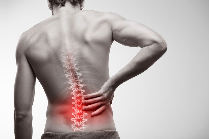 Đau lưng và vùng vai kéo dài là dấu hiệu của bệnh gì?