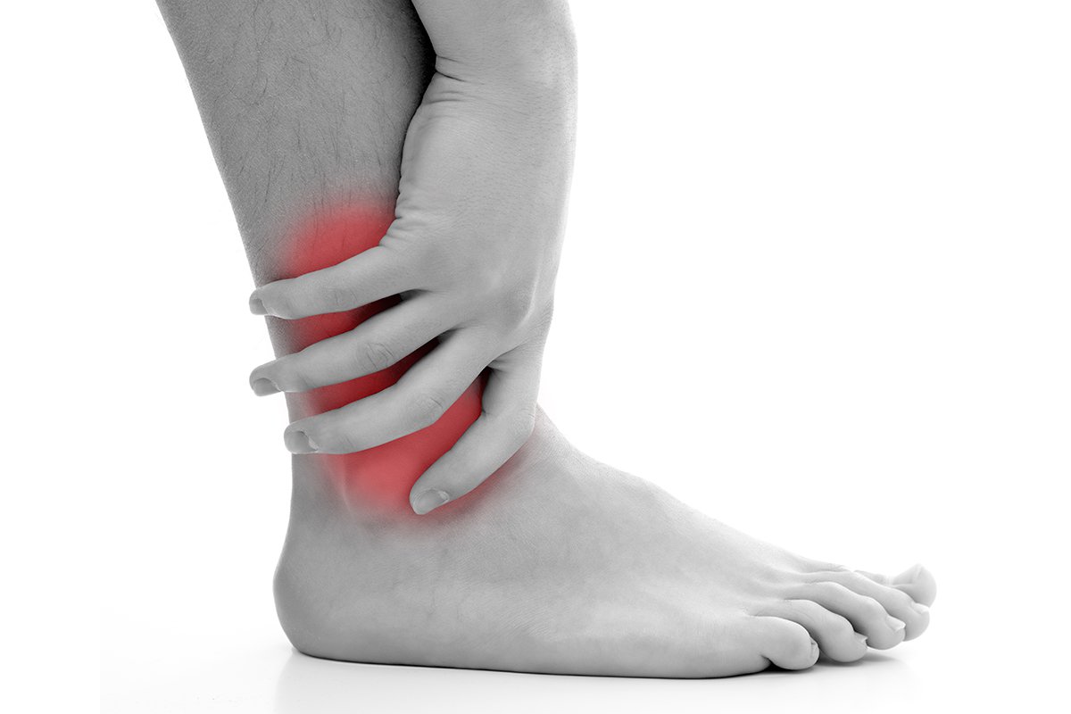Đau chân, teo cơ là dấu hiệu của bệnh lý gì? Điều trị thế nào?
