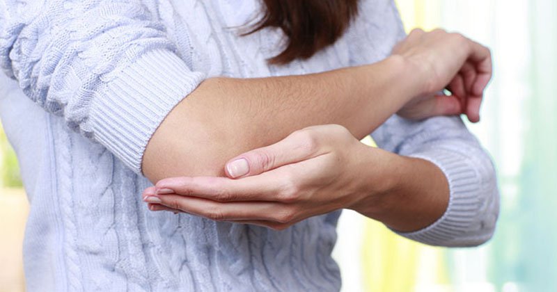 Đau khớp khuỷu tay và đầu gối là dấu hiệu của bệnh gì?