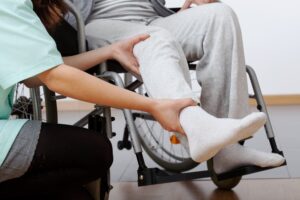 Gãy xương cẳng chân đã nẹp vít sau bao lâu có thể hoạt động bình thường?
