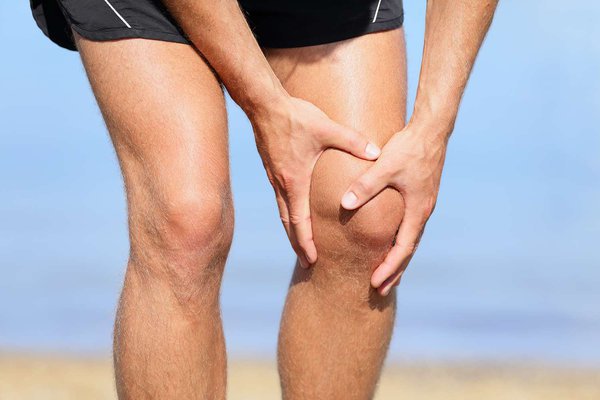 Bị đau chân sau 5 năm mổ dây chằng nguyên nhân là gì?