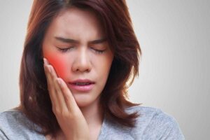 Người bị tiêu xương hàm gây viêm mủ có nguy hiểm không?