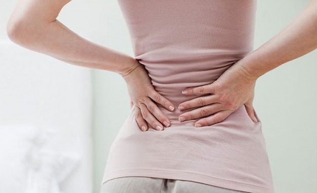 Đau lưng sau điện giật có cần đi khám hay chỉ nên uống thuốc giảm đau?